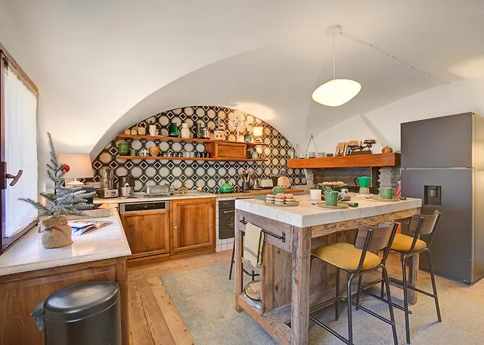 Apartment La 1800 In Out *
